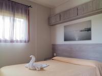 Postel nebo postele na pokoji v ubytování Camping & Bungalows Zumaia