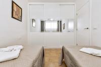 Łóżko lub łóżka w pokoju w obiekcie Ocean Pearl Apartment