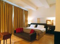 Palazzo Firenze by Baglioni Hotels & Resortsにあるベッド