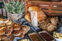 Đồ ăn tại/gần lều trại sang trọng