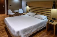 Posteľ alebo postele v izbe v ubytovaní Agamemnon Hotel