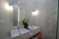 Kúpeľňa v ubytovaní Luxurious Athenian Apartment