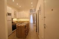 Kuchyňa alebo kuchynka v ubytovaní Luxurious Athenian Apartment