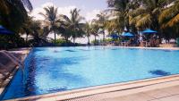 Bazén v ubytování Hulhule Island Hotel nebo v jeho okolí