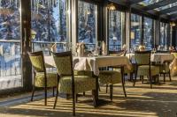 Reštaurácia alebo iné gastronomické zariadenie v ubytovaní APLEND Wellness Hotel Borovica