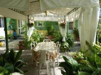 A garden outside beb "Ziu Antoi e Zia Srivia"