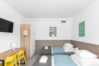 Sport Rooms II Chodakowska Warszawaにあるベッド