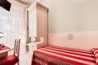 A bed or beds in a room at Hotel Villa Pina