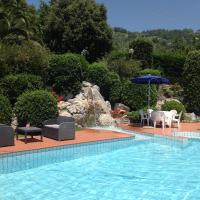 The swimming pool at or close to Hotel La Vigna