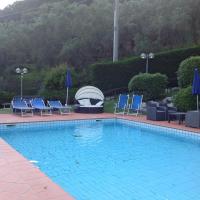 The swimming pool at or close to Hotel La Vigna