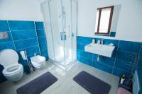 A bathroom at Sandalia B&B