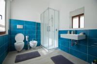 A bathroom at Sandalia B&B