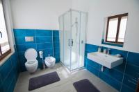 A bathroom at Sandalia B&B