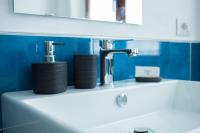 A bathroom at Sandalia B&B