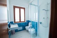 A bathroom at Sandalia B&B