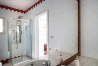 A bathroom at Palazzo Bernardini Suites