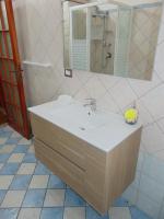 A bathroom at Appartamenti Budoni