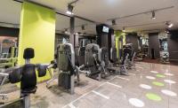 Sport Rooms II Chodakowska Warszawaにあるフィットネスセンターまたはフィットネス設備