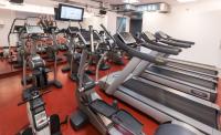 Sport Rooms II Chodakowska Warszawaにあるフィットネスセンターまたはフィットネス設備