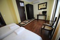 Televízia a/alebo spoločenská miestnosť v ubytovaní Hotel Montearoma