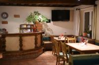 A television and/or entertainment centre at Sportpension Ramlhof