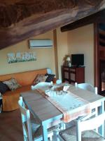 Televízia a/alebo spoločenská miestnosť v ubytovaní Petite Maison dell'Etna