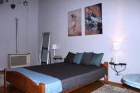 Posteľ alebo postele v izbe v ubytovaní Belvárosi Vintage Apartman a sétálóutcán