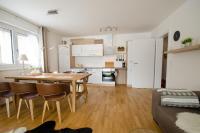 Kuchnia lub aneks kuchenny w obiekcie Finest Kitzblick Golf Suites by All in One Apartments