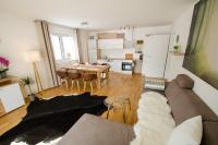 Kuchnia lub aneks kuchenny w obiekcie Finest Kitzblick Golf Suites by All in One Apartments