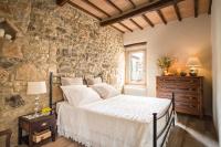A bed or beds in a room at La Casa di Alice