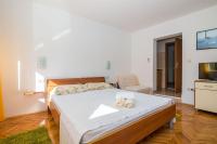 Postel nebo postele na pokoji v ubytování Apartments Antonija