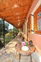 A balcony or terrace at Pieros Studios Alipa