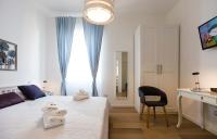 A bed or beds in a room at Jolie Julie Accomodation