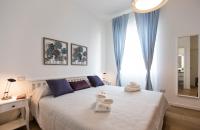 A bed or beds in a room at Jolie Julie Accomodation