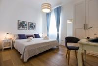 A bed or beds in a room at Jolie Julie Accomodation