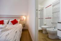 A bathroom at Jolie Julie Accomodation