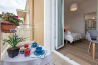 A bed or beds in a room at Jolie Julie Accomodation
