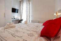 A bed or beds in a room at Jolie Julie Accomodation