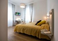 A bed or beds in a room at Jolie Julie Accomodation