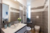 A bathroom at Jolie Julie Accomodation
