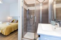 A bathroom at Jolie Julie Accomodation