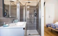 A bathroom at Jolie Julie Accomodation