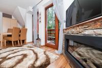 Televízia a/alebo spoločenská miestnosť v ubytovaní Apartamenty Sun & Snow Kościelisko Residence