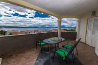 Balkón alebo terasa v ubytovaní Apartment in Crikvenica 5516