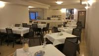 A restaurant or other place to eat at Hotel Palma