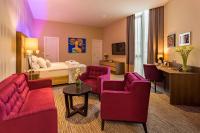 Telewizja i/lub zestaw kina domowego w obiekcie Admiral Hotel