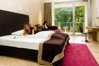 A bed or beds in a room at Hotel Krainerhütte