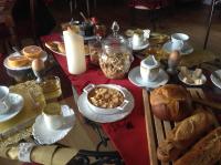 Opciones de desayuno disponibles en la maison du phare DE HONFLEUR chambre d hôtes B&amp;B -jacuzzi privé- shabby chic