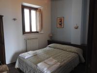 Łóżko lub łóżka w pokoju w obiekcie Locanda Il Falco Nero