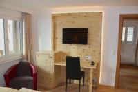 TV a/nebo společenská místnost v ubytování Hotel Conrad